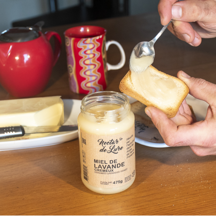 Miel crémeux au petit déjeuner